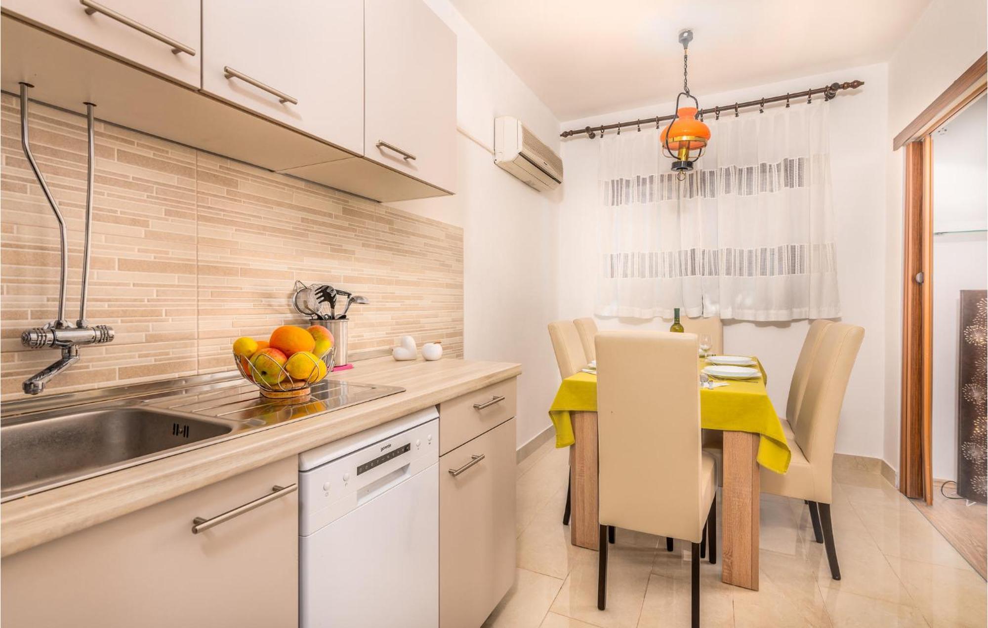 3 Bedroom Nice Apartment In Krk Кърк Екстериор снимка