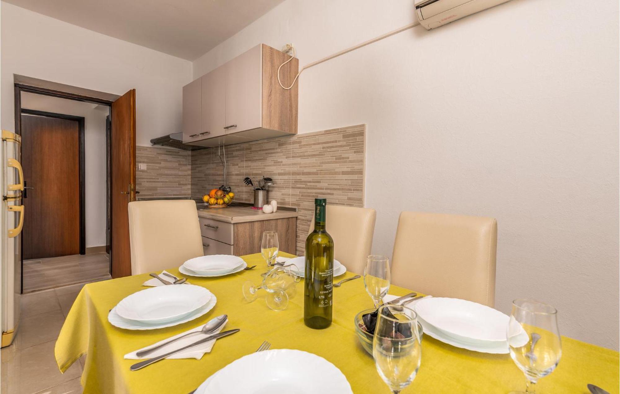 3 Bedroom Nice Apartment In Krk Кърк Екстериор снимка