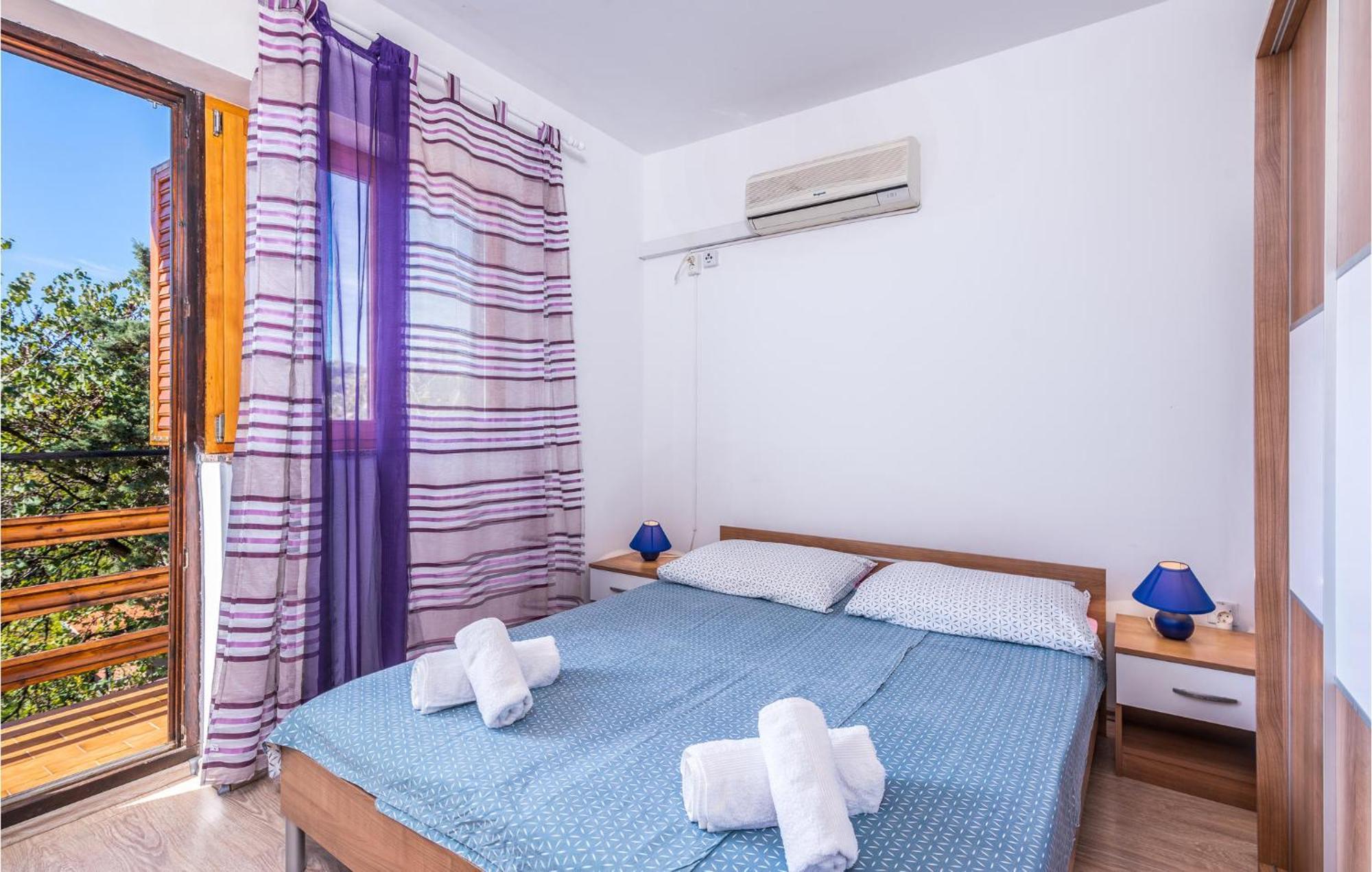 3 Bedroom Nice Apartment In Krk Кърк Екстериор снимка