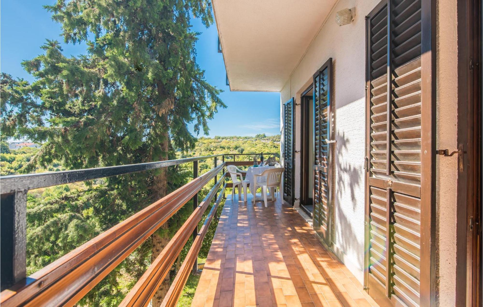 3 Bedroom Nice Apartment In Krk Кърк Екстериор снимка