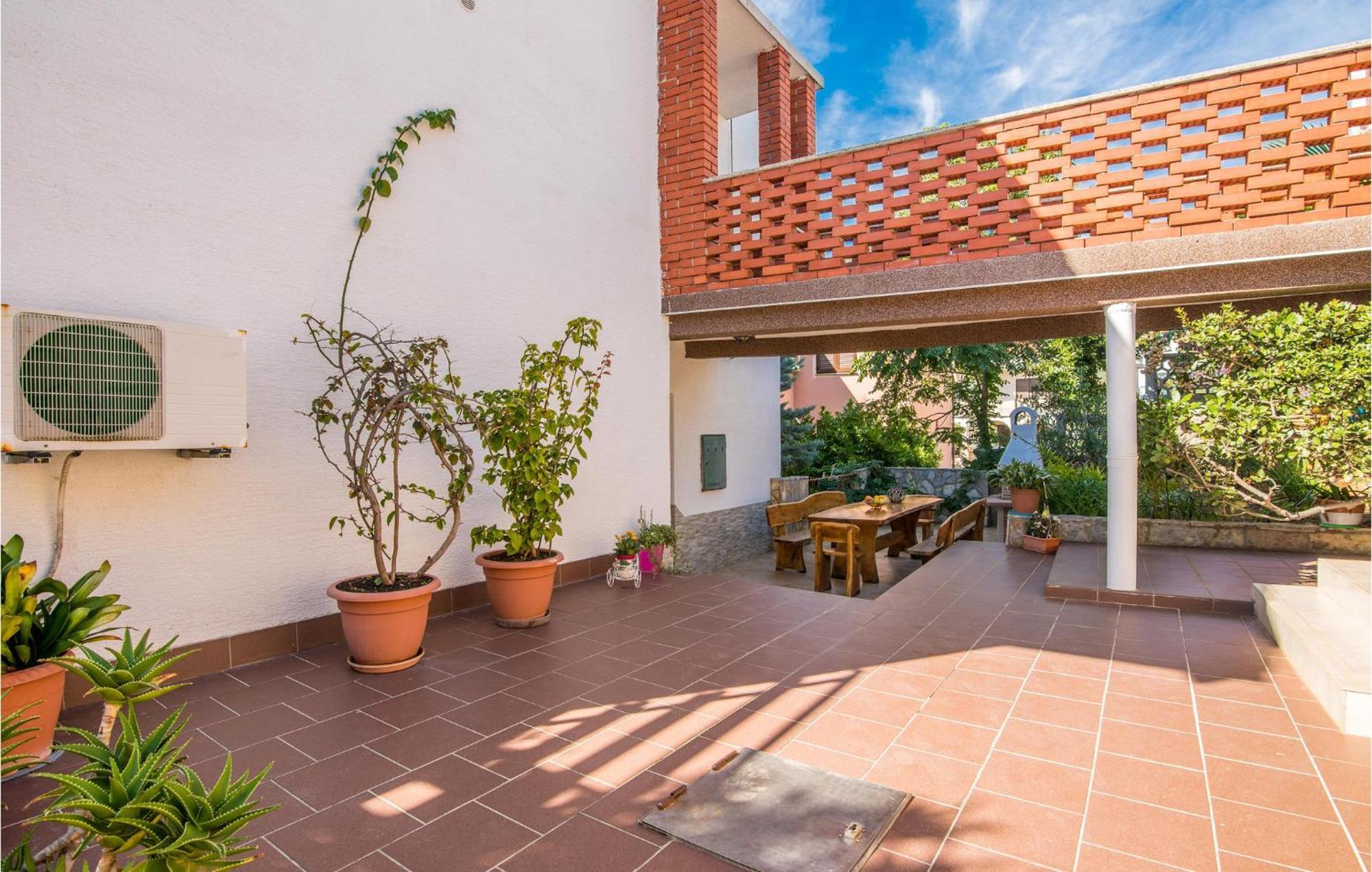 3 Bedroom Nice Apartment In Krk Кърк Екстериор снимка