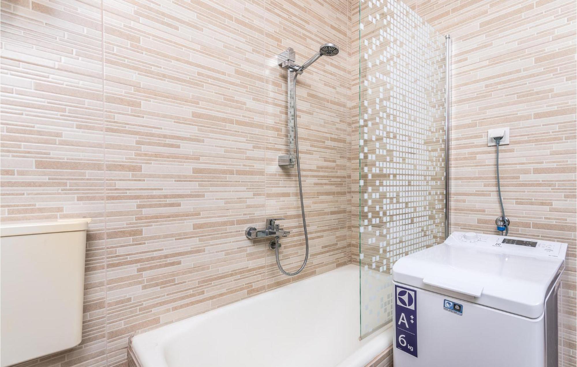 3 Bedroom Nice Apartment In Krk Кърк Екстериор снимка